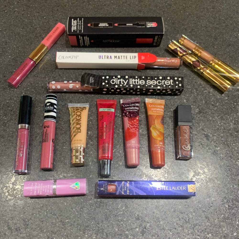 LIPS! ALL BRAND NEW. Gloss and lipsticks. 15 Items!